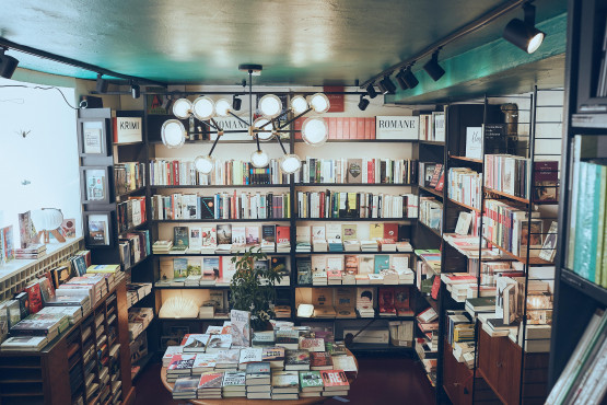 Aegis Literatur Buchhandlung